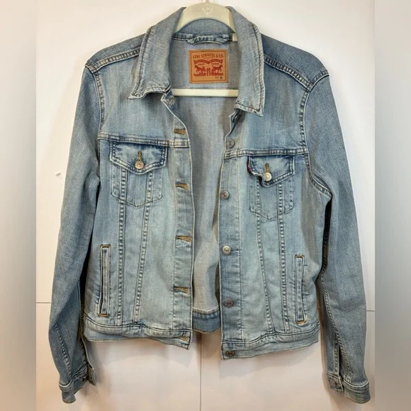 Levi's Light Wash Denim Trucker Jacket Women’s XL Cropped Button Front Classic - Picture 10 of 14